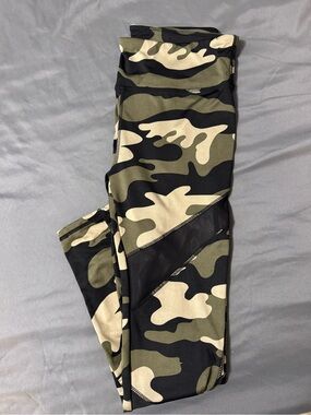Women’s High-Waist Camo Leggings with Mesh Panel - Olive Camo